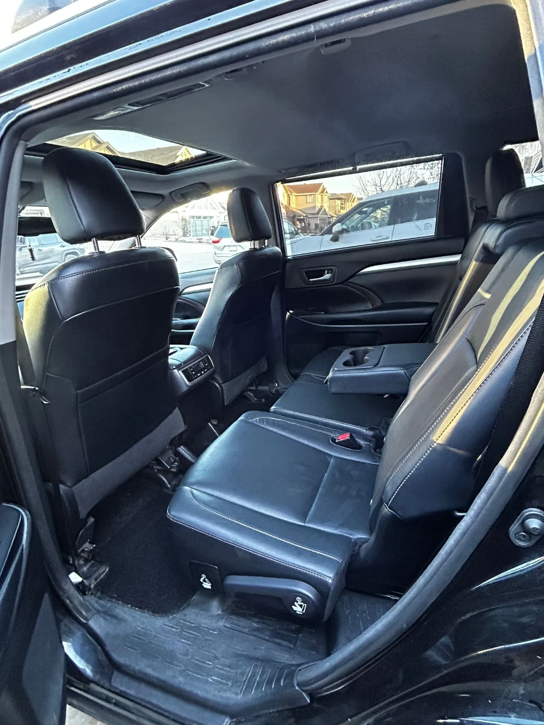 Black Toyota Highlander XLE Hybrid - photo 4