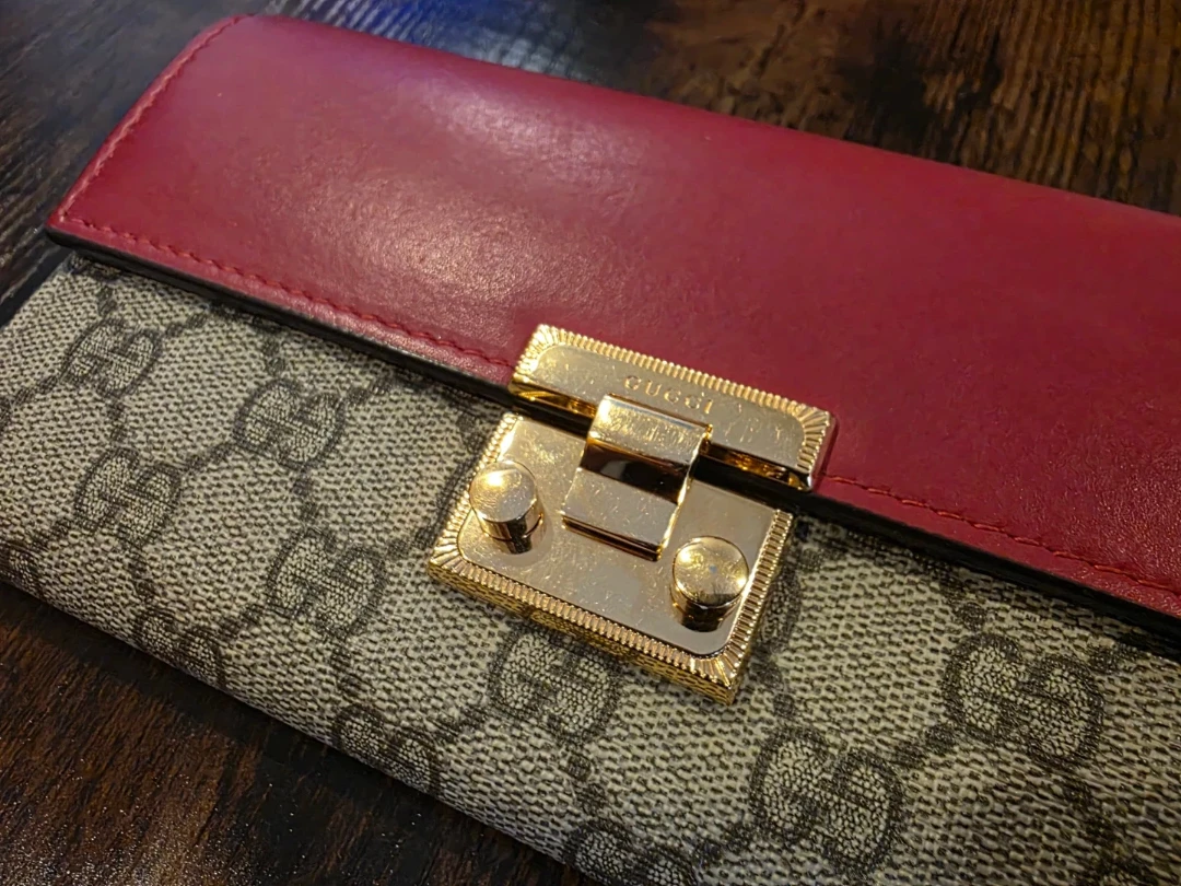 Women's Gucci Wallet with Hibiscus Red Accent - photo 3