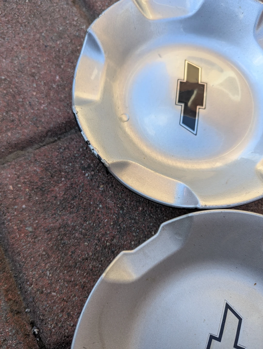 Chevrolet Hubcaps (Set of 3) - photo 2