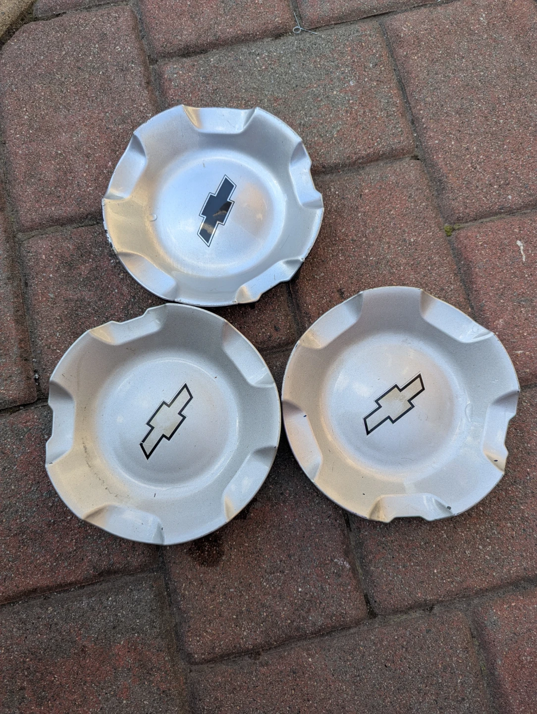 Chevrolet Hubcaps (Set of 3) - photo 3