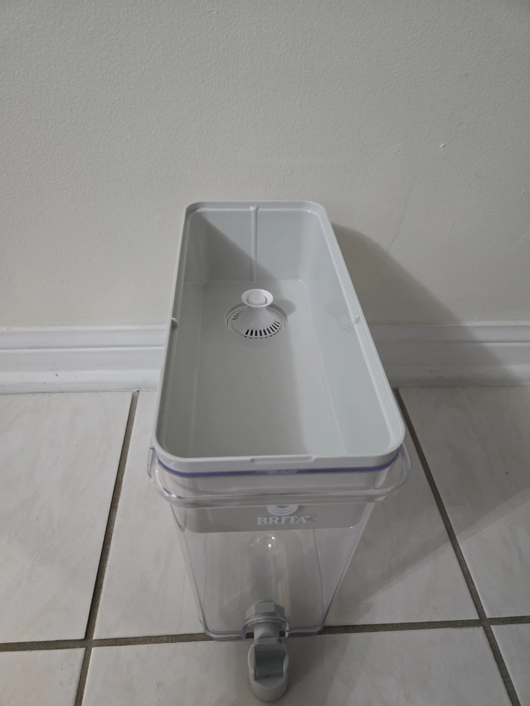 Brita Water Dispenser (1 filter attached)  + 2 Extra new Filters - photo 3