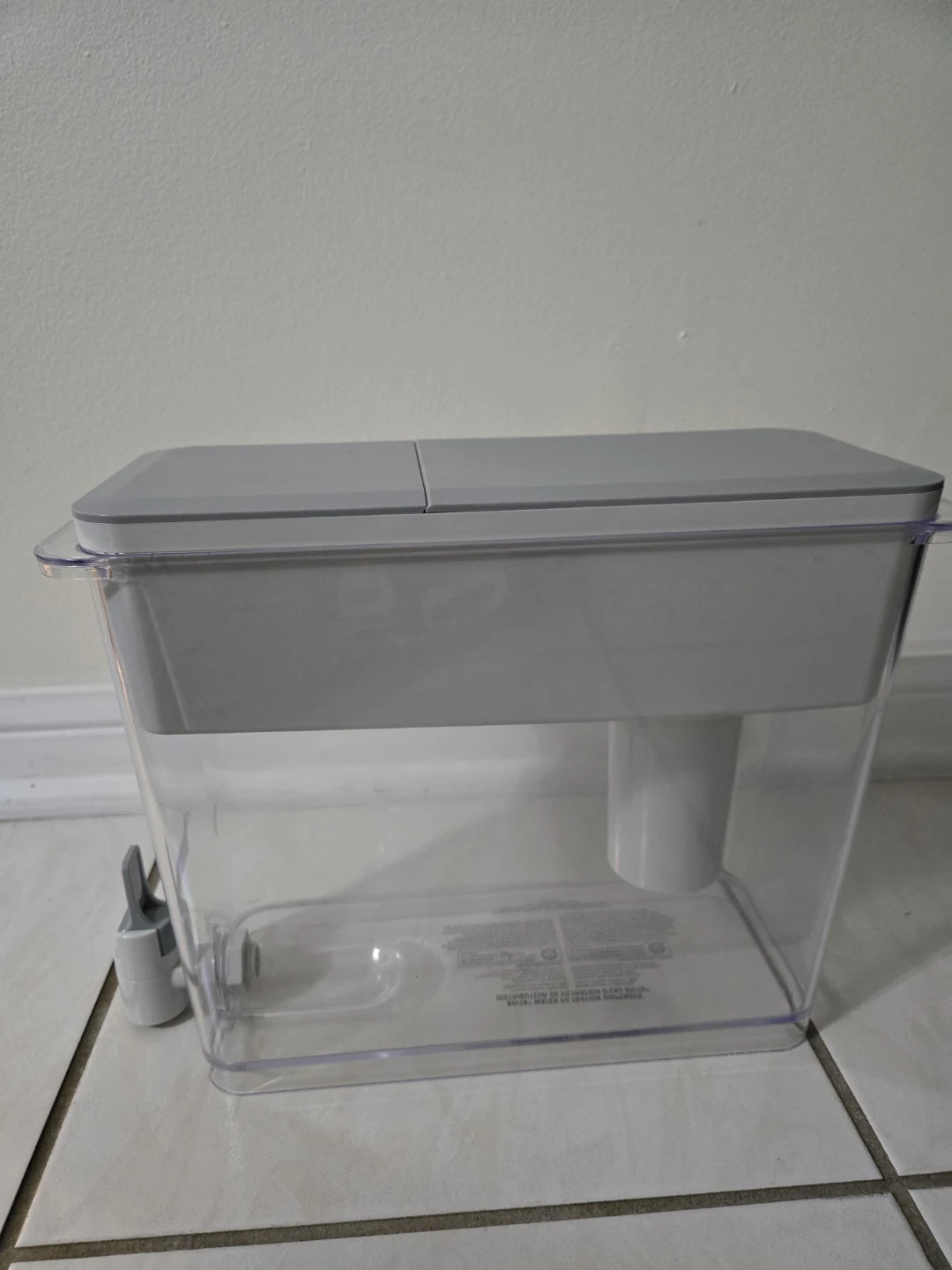 Brita Water Dispenser (1 filter attached)  + 2 Extra new Filters - photo 4