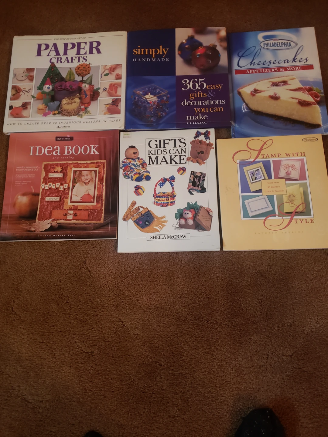 Collection of 7 Books - Fiction & Crafts - photo 2
