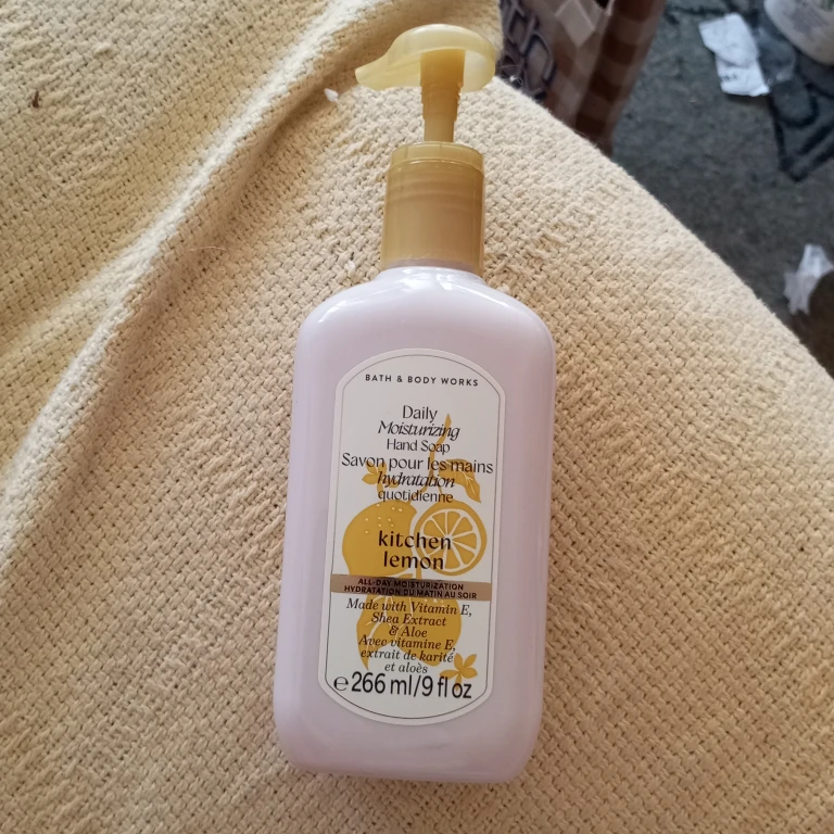 Bath & Body Works Kitchen Lemon Hand Soap 9 fl oz