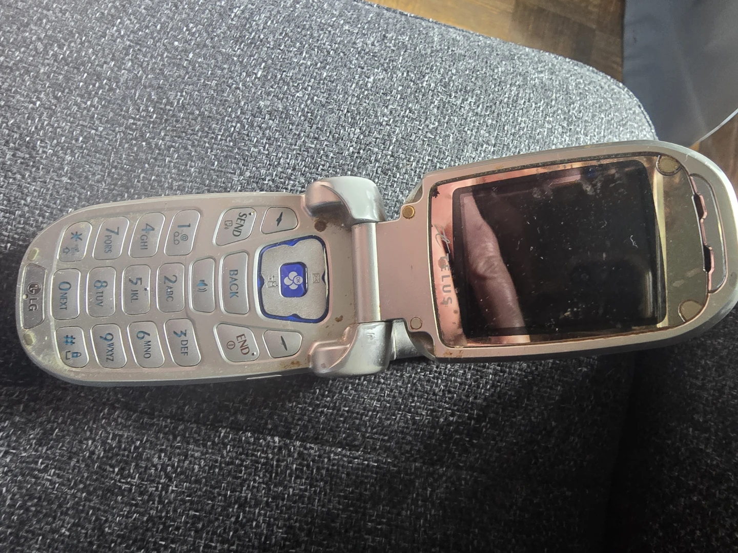 Old LG Flip Phone - Silver - photo 2