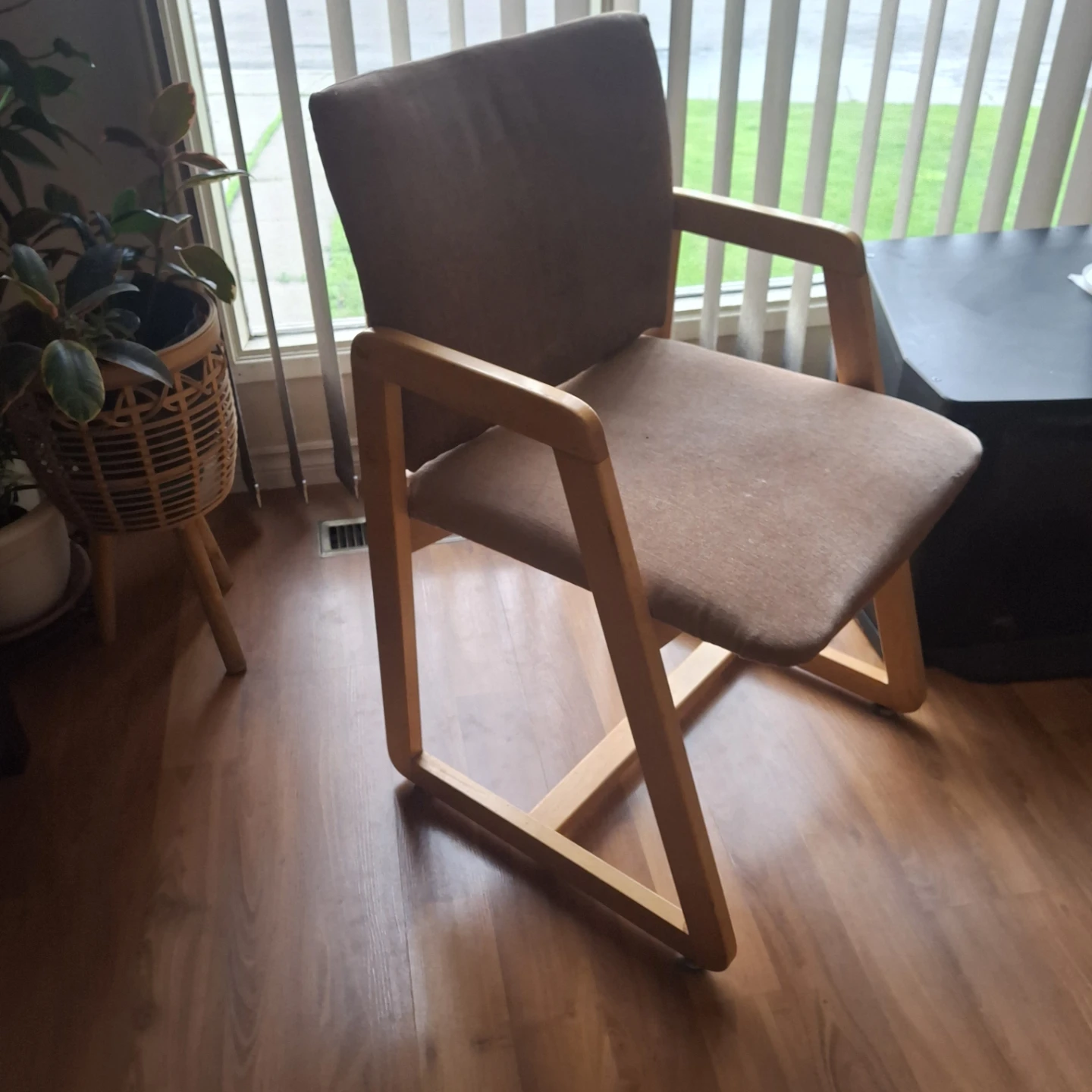 Pair of Brown Fabric Arm Chair with Wooden Frame - photo 3