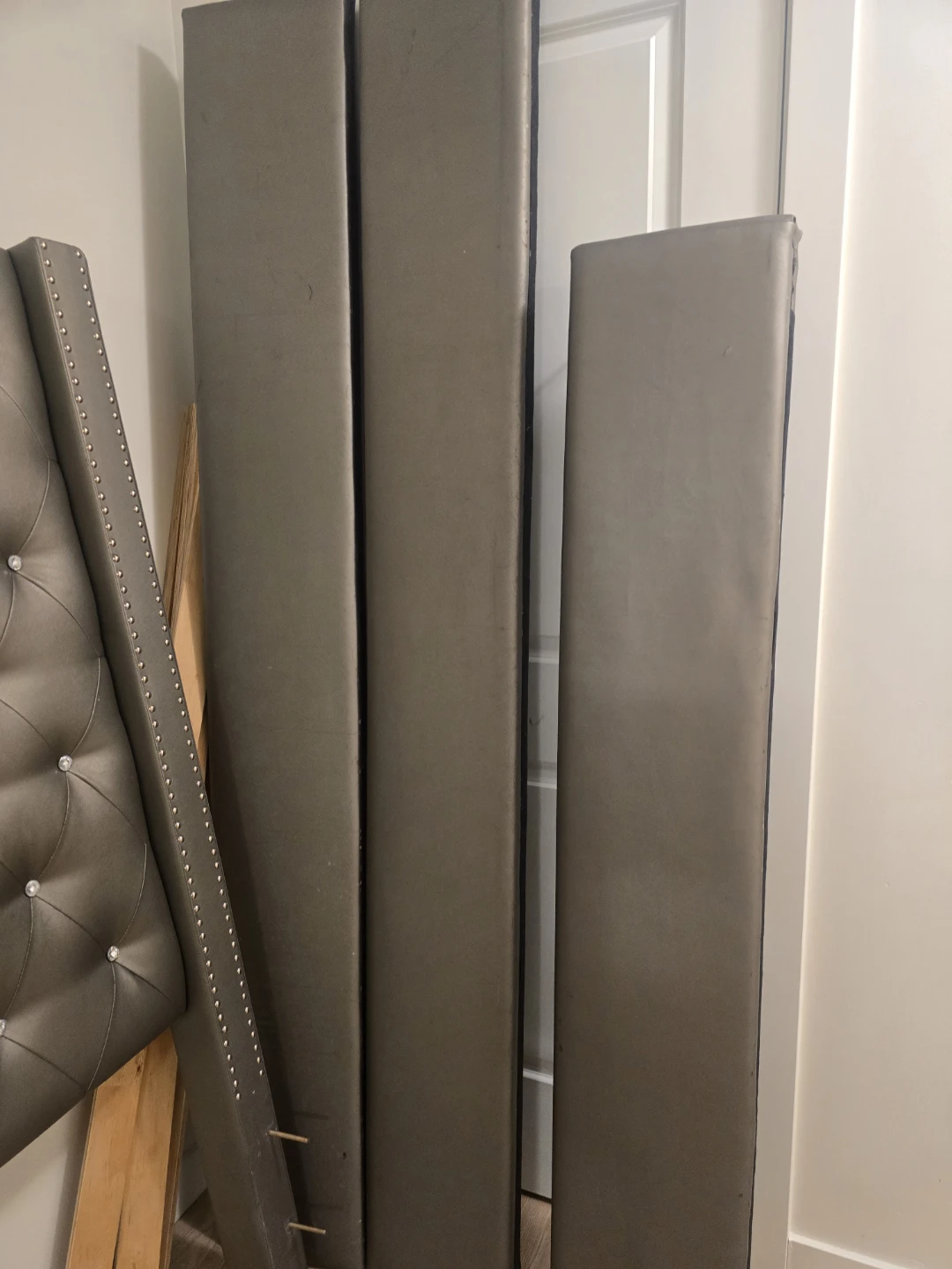 Grey Tufted Headboard with Crystals - photo 4