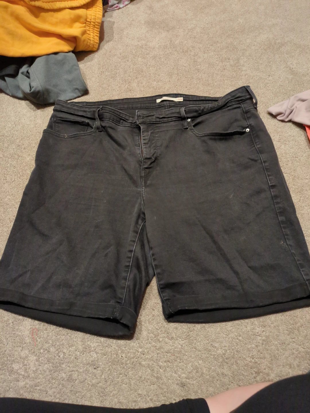 Levi's Women's Mid-Rise Bermuda Jean Shorts Size 24