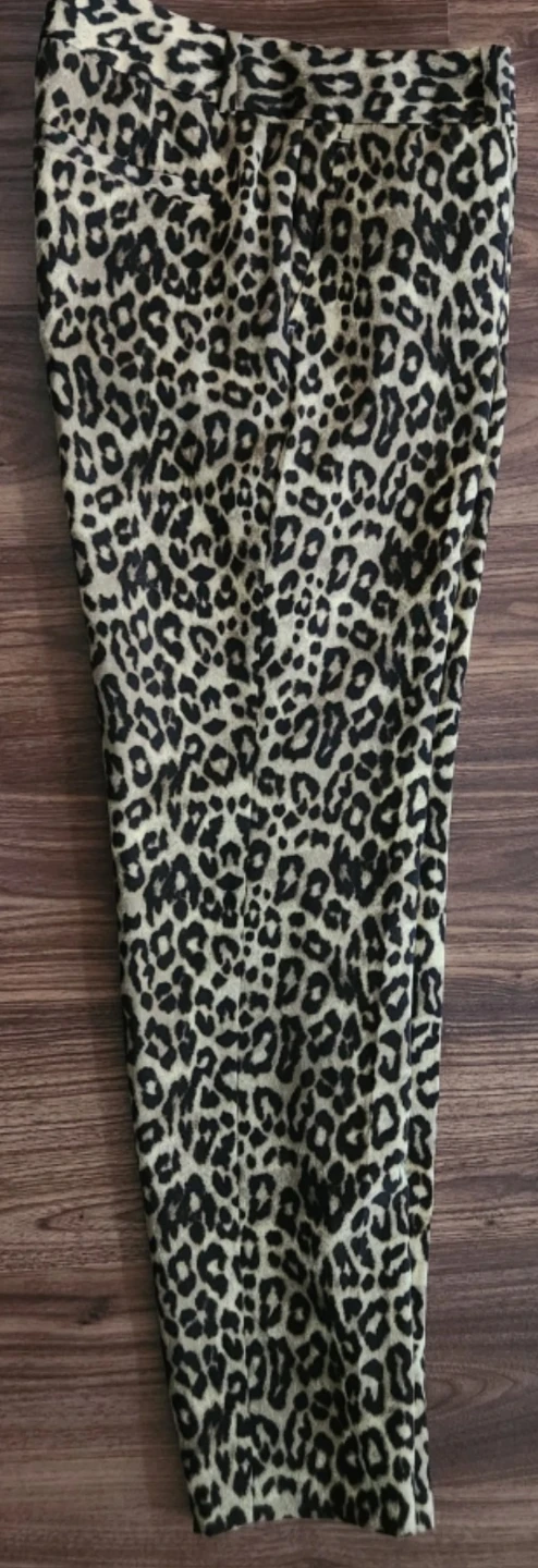 ⚽ Brand new Banana Republic Leopard Print Pants