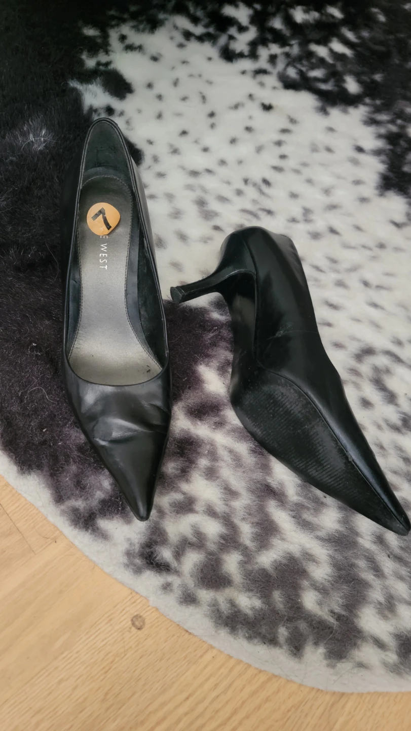 Nine West Black Pointed Toe Heels Size 7