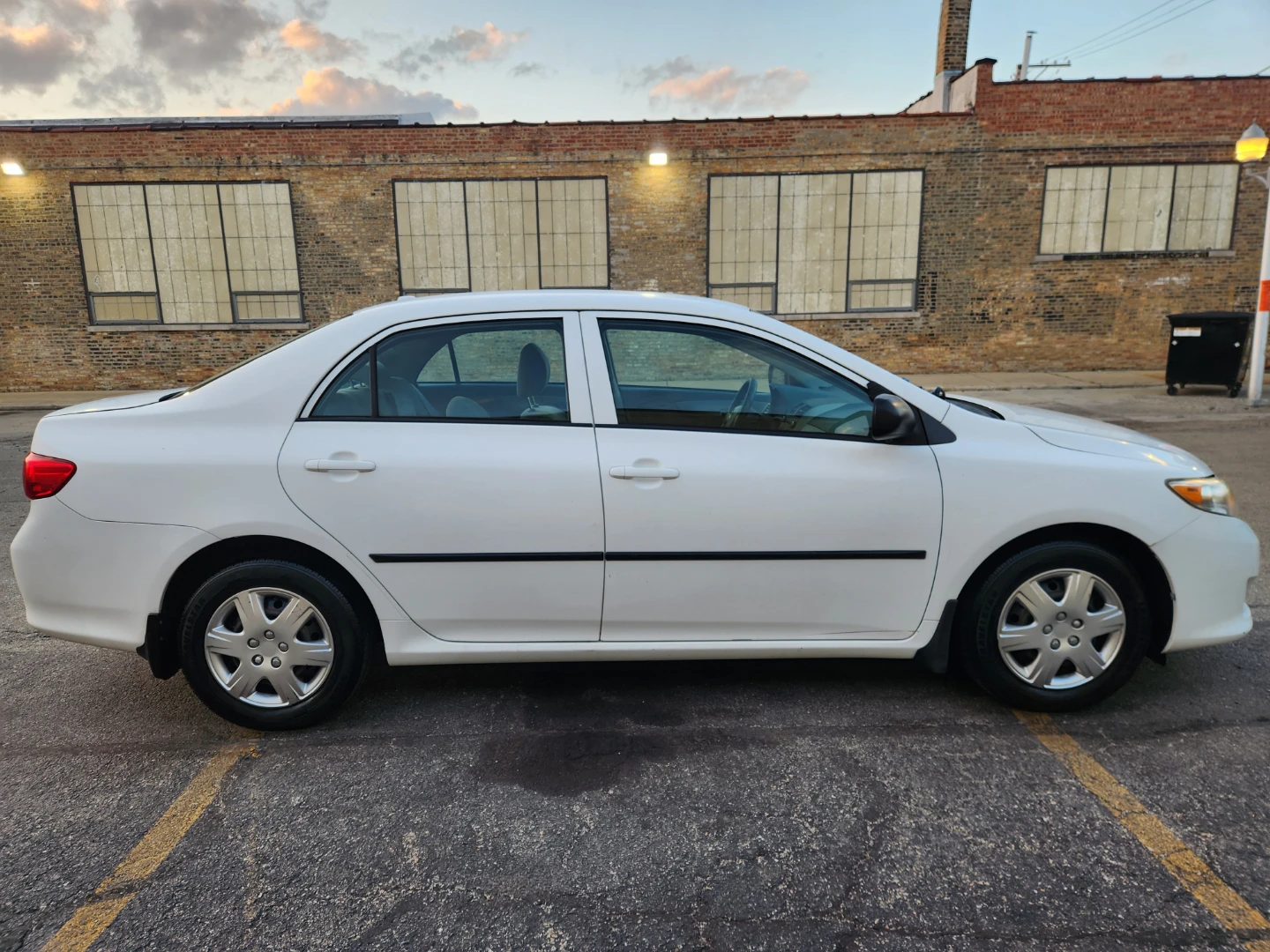 2010 Toyota Corolla LE - photo 4