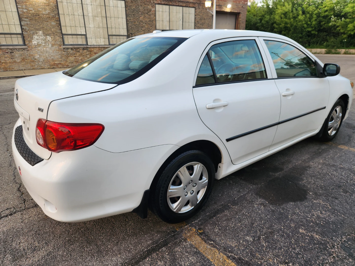 2010 Toyota Corolla LE - photo 5