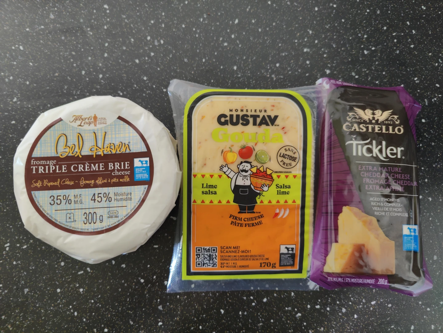 cheese bundle Brie, cheddar, gouda