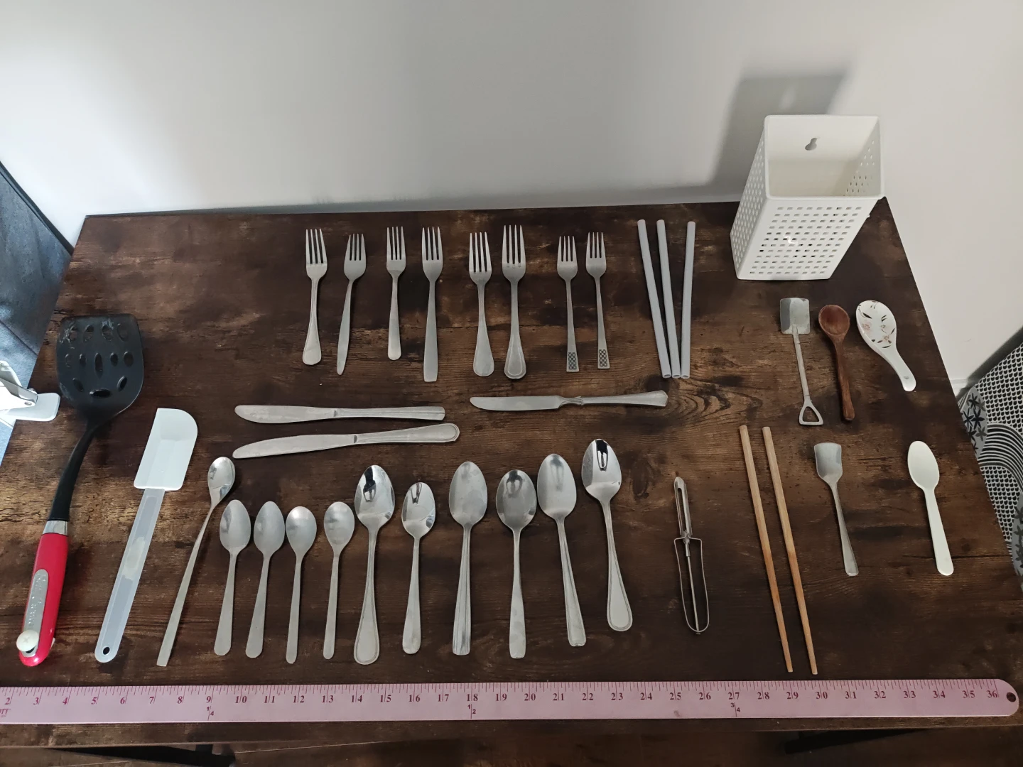 Assortment of cutlery/utensils
