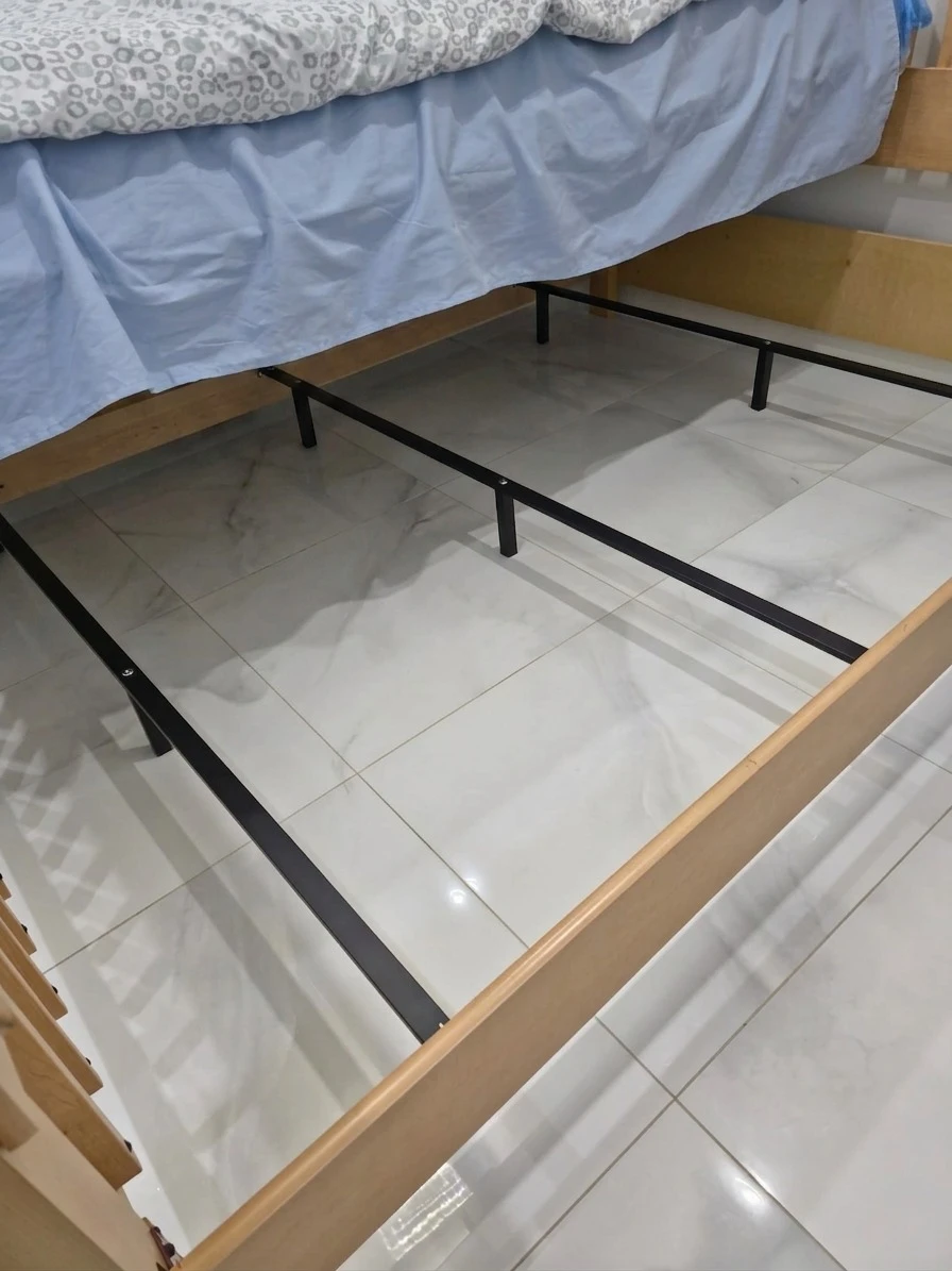 Excellent Condition Queen Bed Frame - Easy to Move! - photo 4