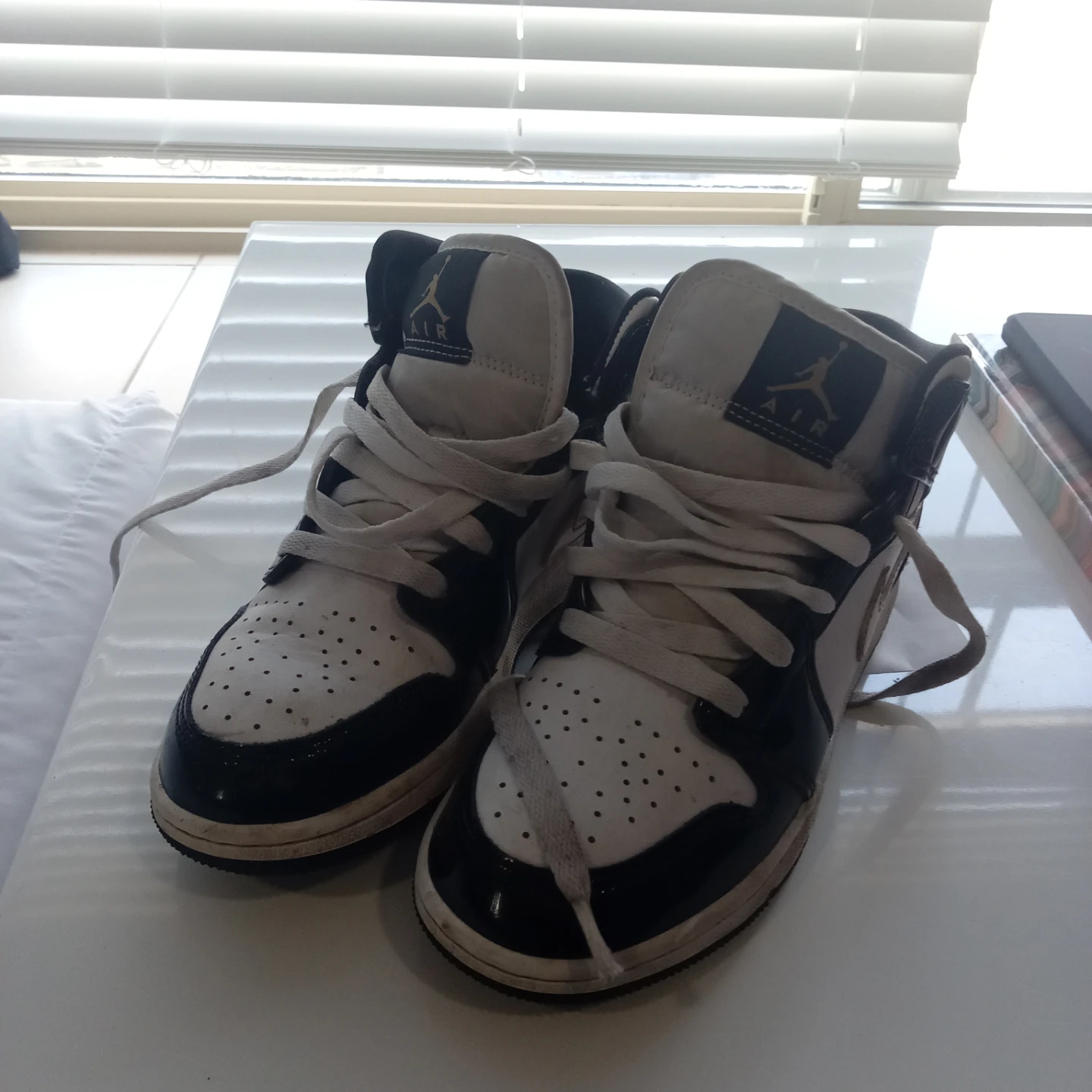 Air Jordan 1 Mid Sneakers