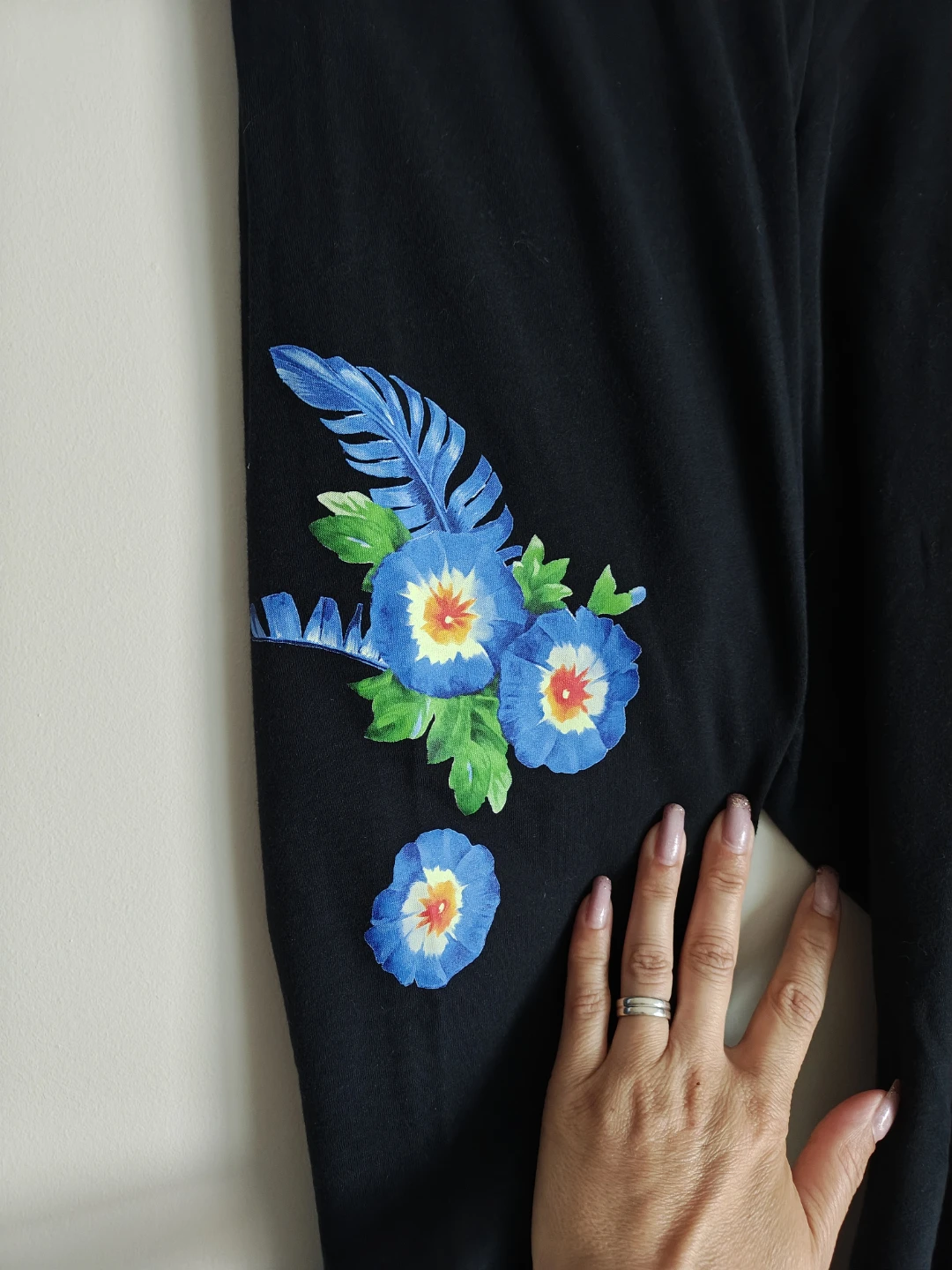 Nike Black Leggings with Floral Swoosh - photo 4