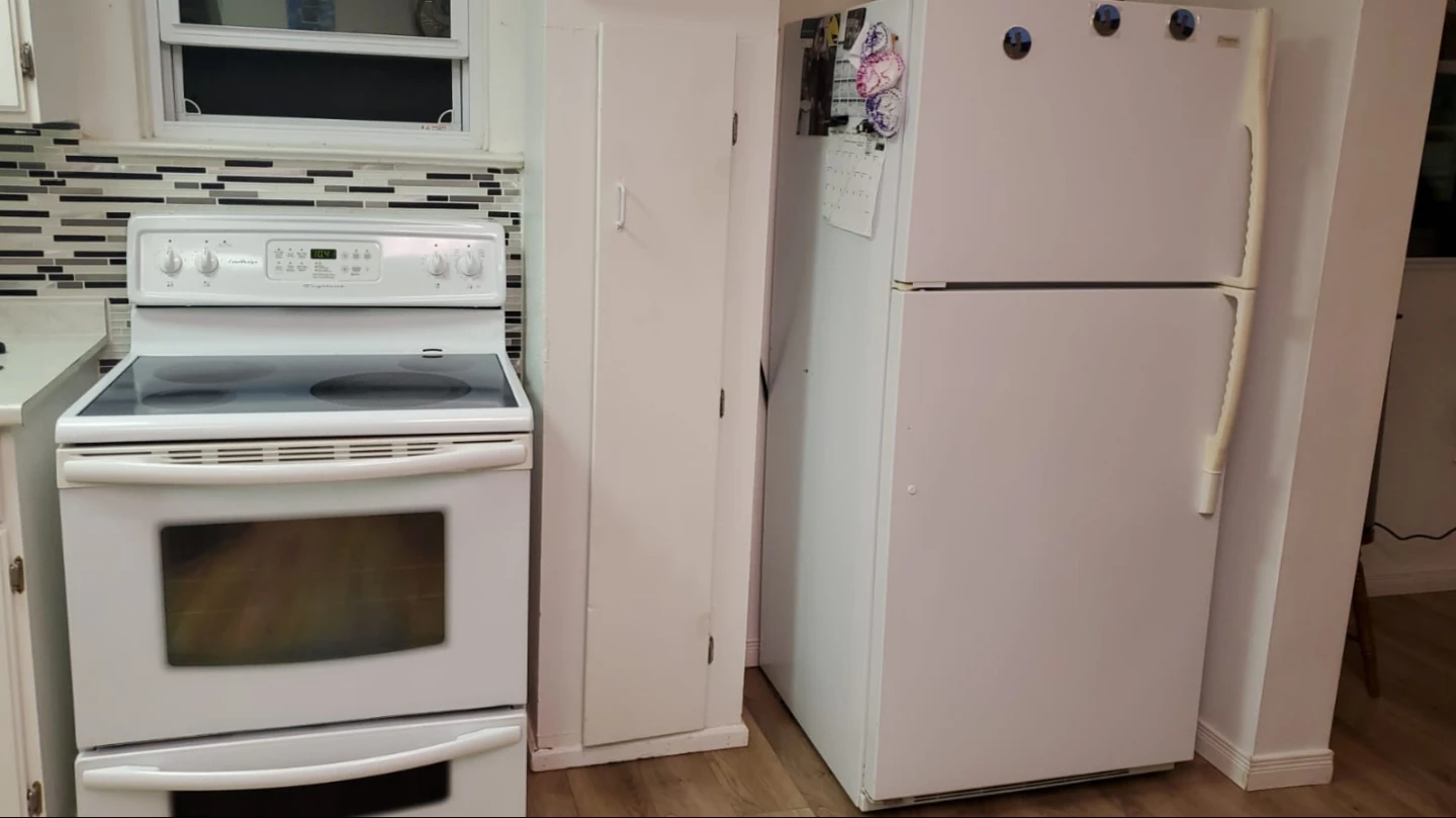 Frigidaire White Electric Stove with Oven