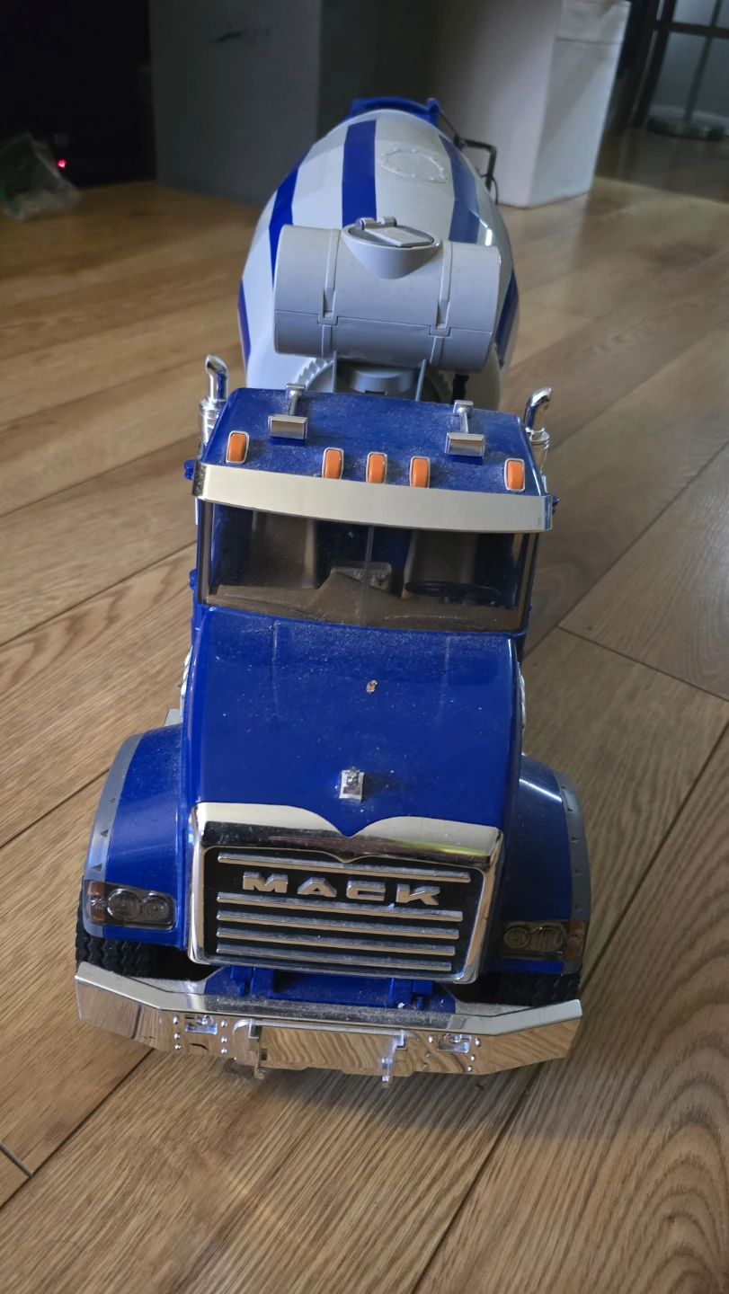 Bruder 1/16 MACK Granite Cement Mixer