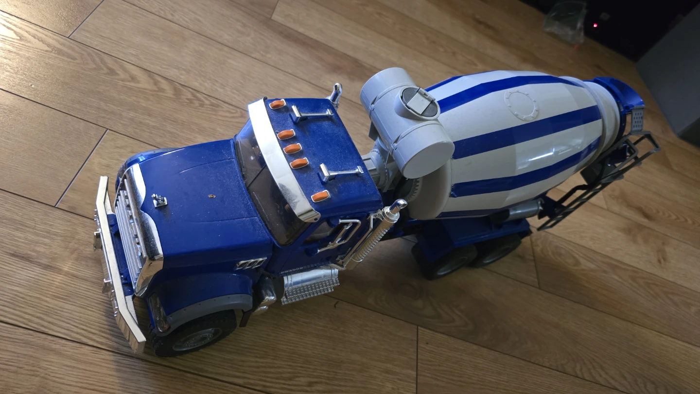 Bruder 1/16 MACK Granite Cement Mixer - photo 2