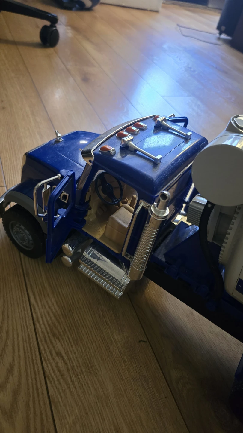 Bruder 1/16 MACK Granite Cement Mixer - photo 4