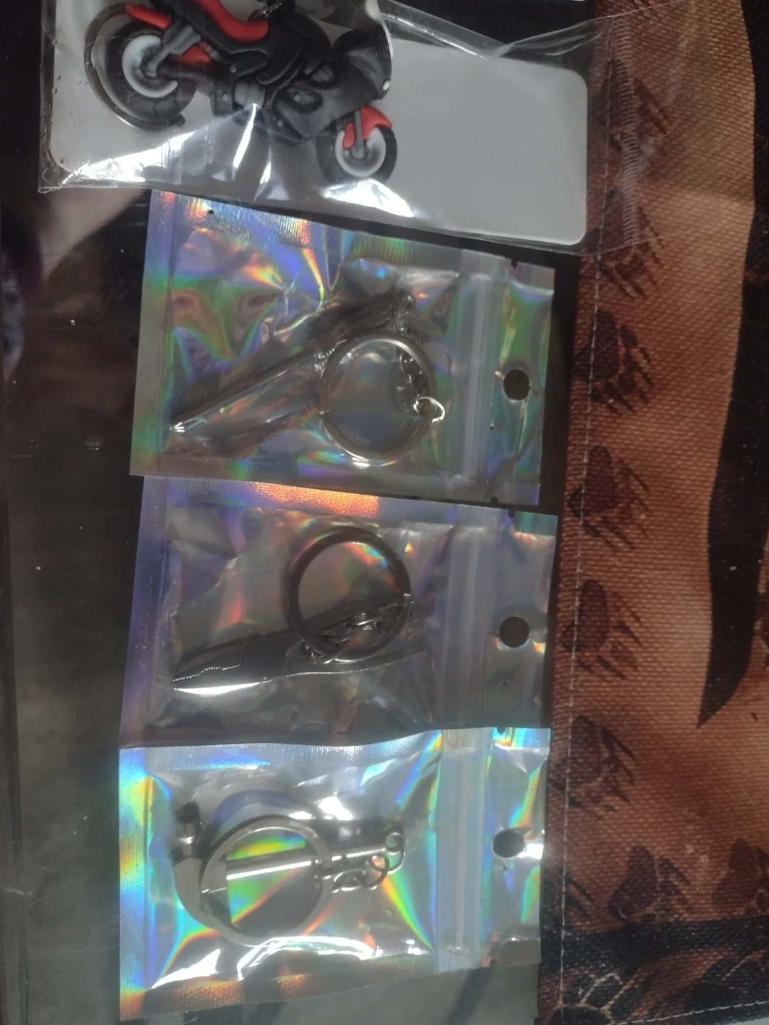 Lot of 5 novelty keychains - photo 2