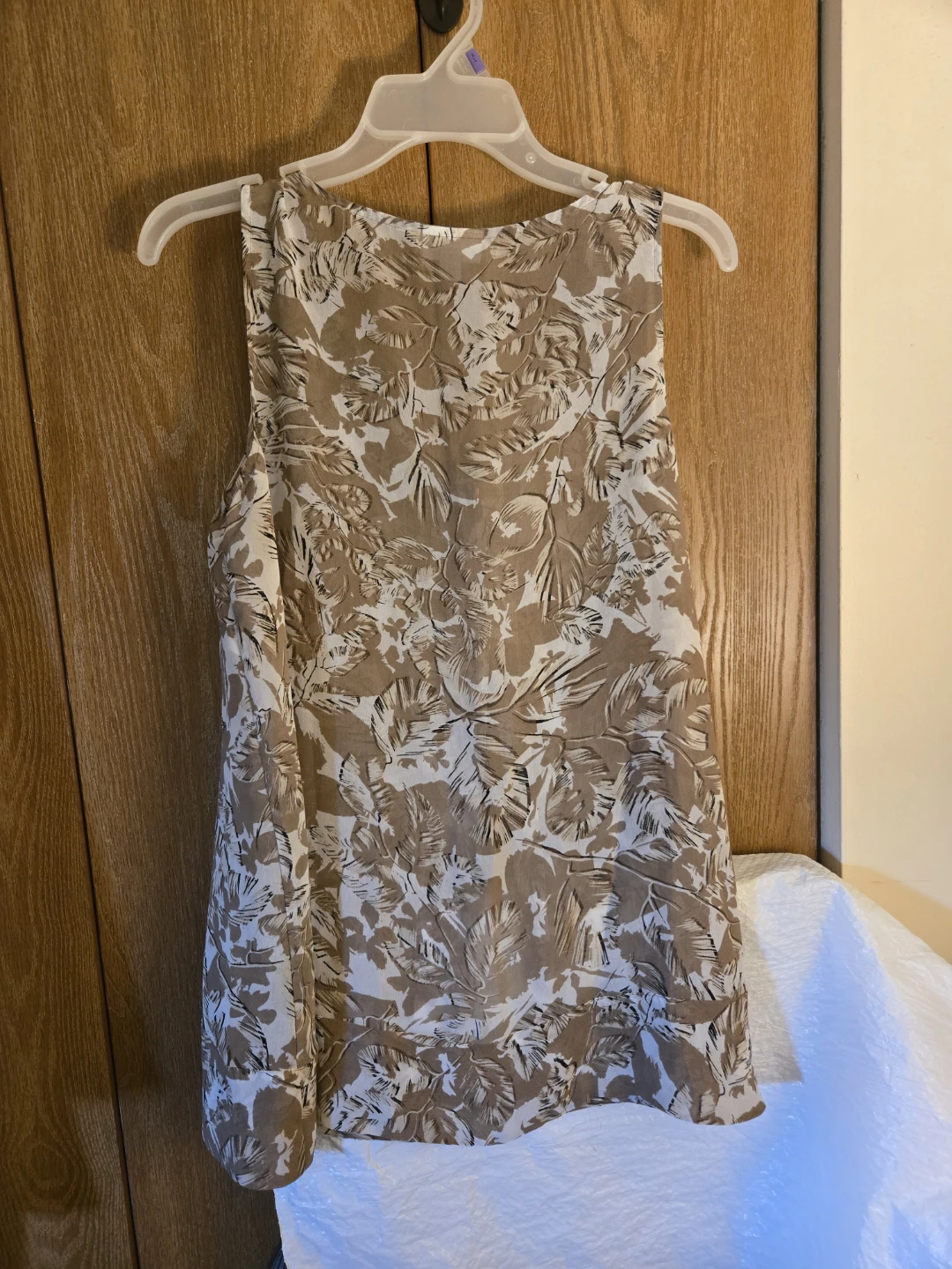 J. Jill Sleeveless Leaf Print Blouse Size M - photo 3