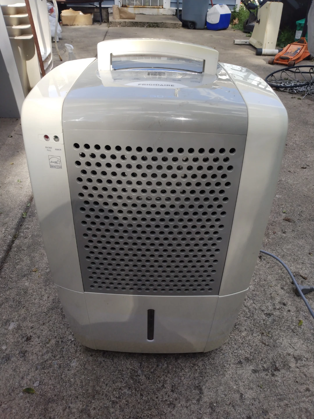 Frigidaire 50 Pint Dehumidifier. SE Habla Espanol
