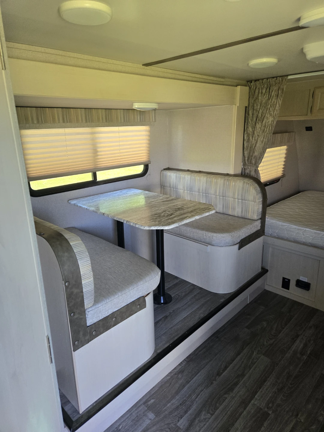 Winnebago Micro Minnie Trailer - photo 3