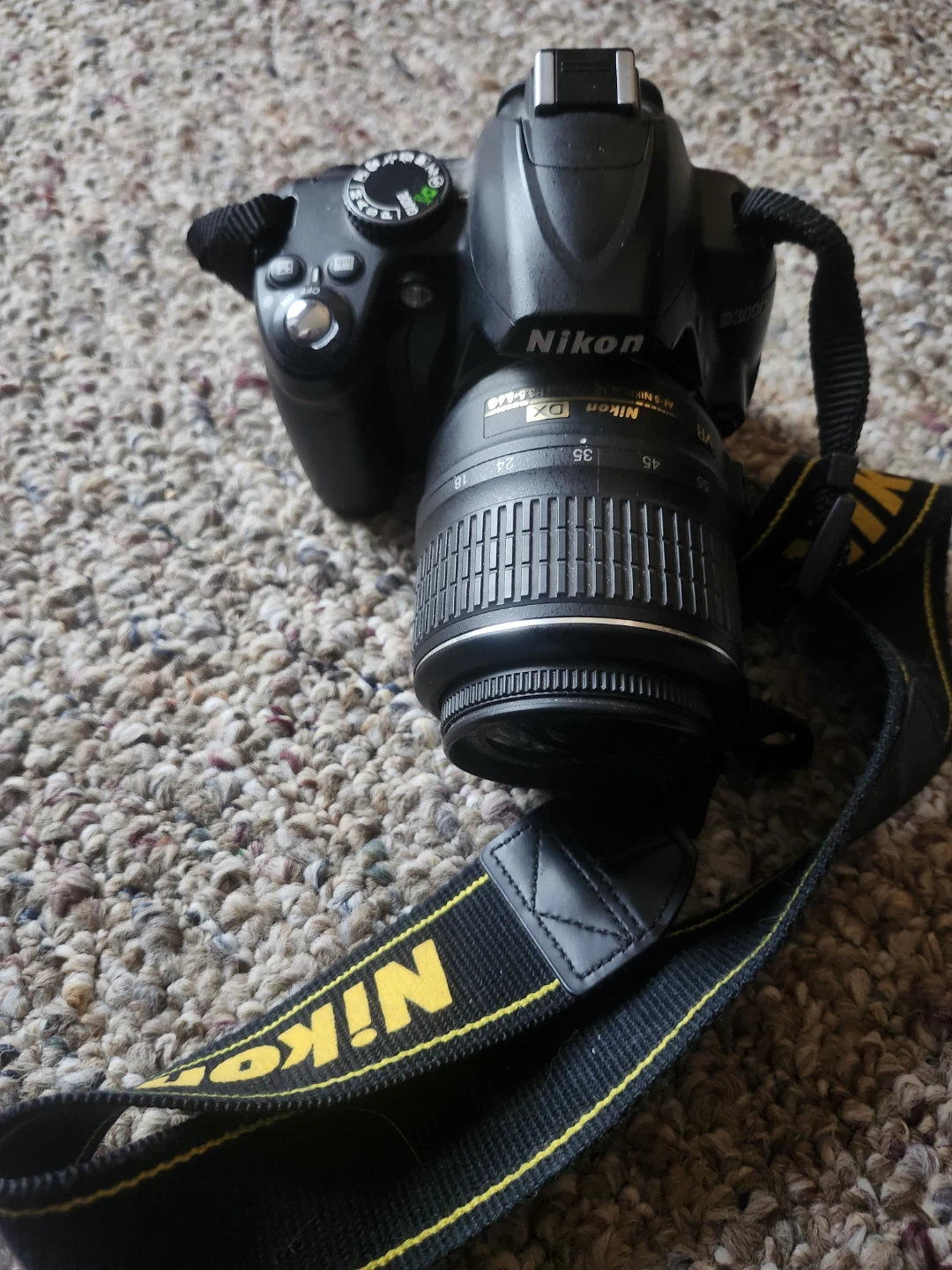 Nikon D3000 DSLR Camera with 18-55mm VR Lens - photo 4