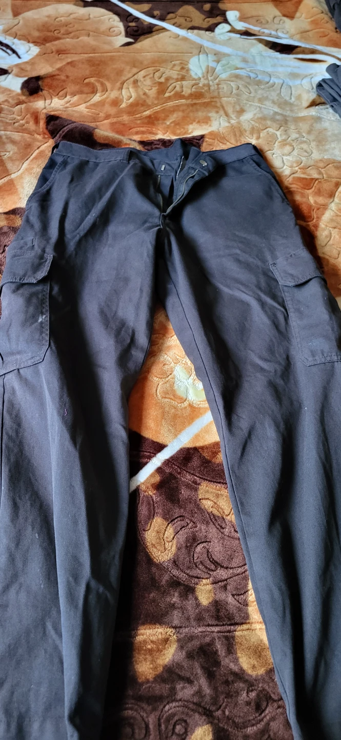 Black Cargo Pants Size 32 x 30⚽