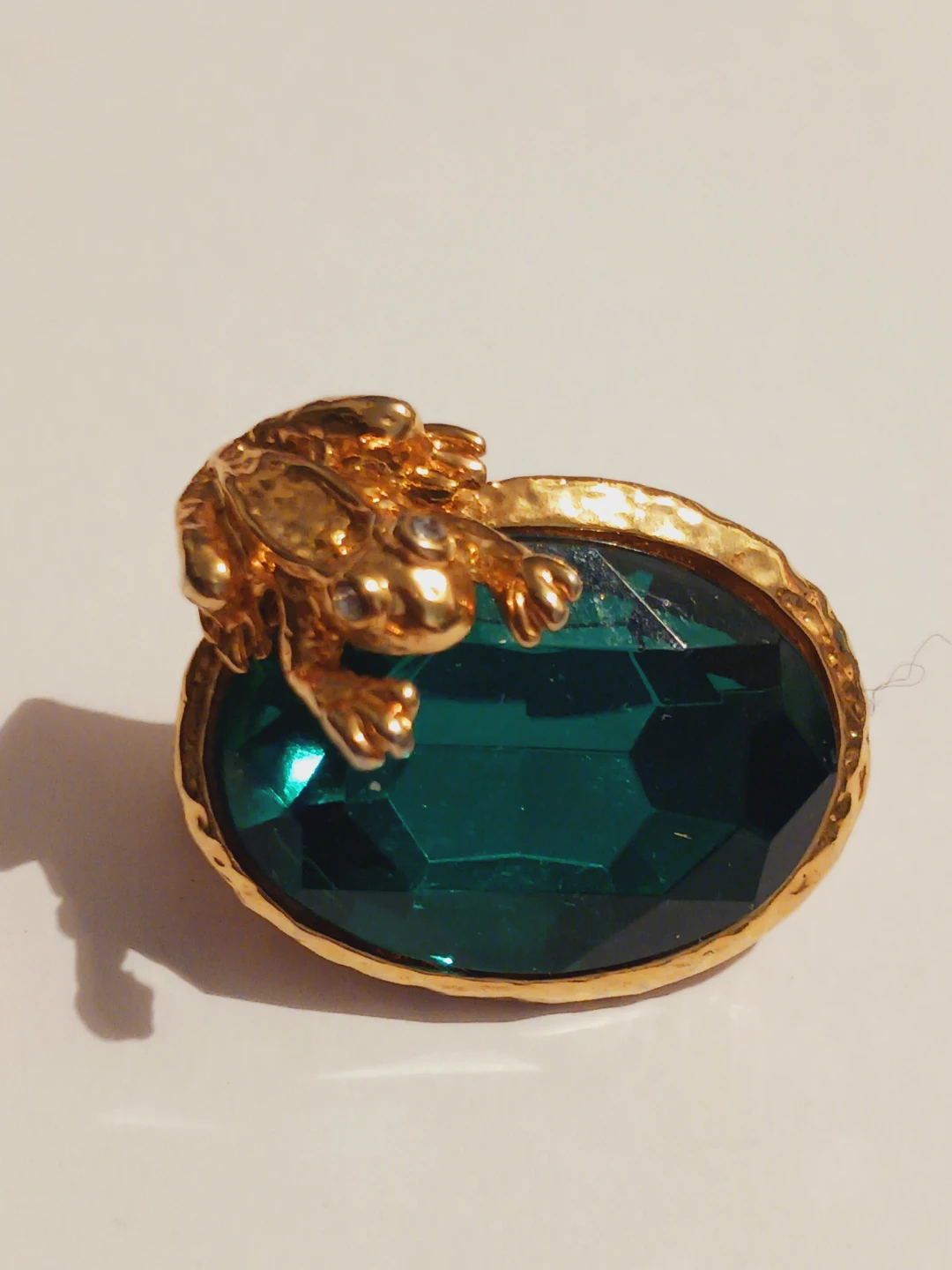Stunning Gold Tone Lucky  Frog & Green Gemstone Brooch