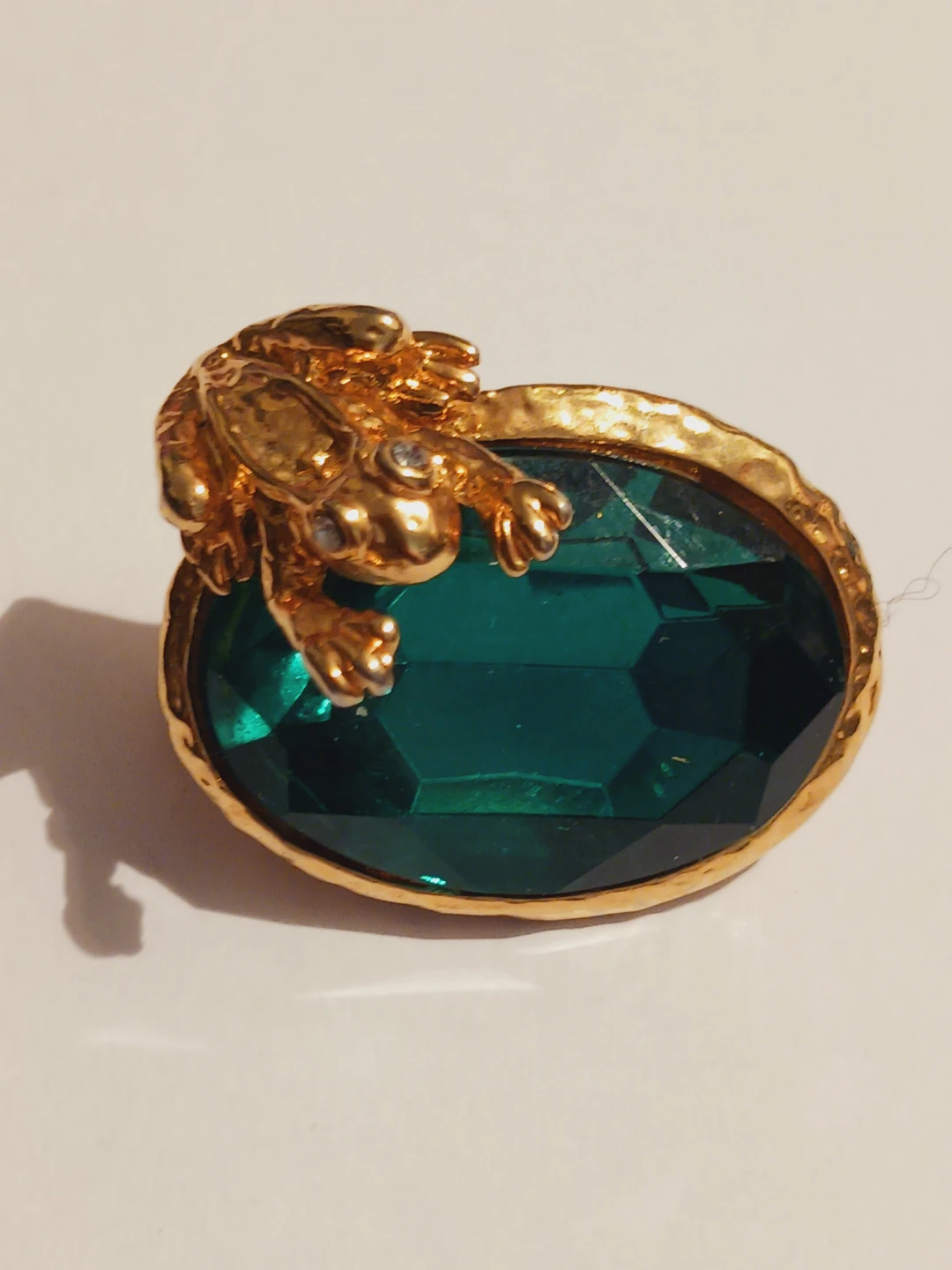 Stunning Gold Tone Lucky  Frog & Green Gemstone Brooch - photo 3