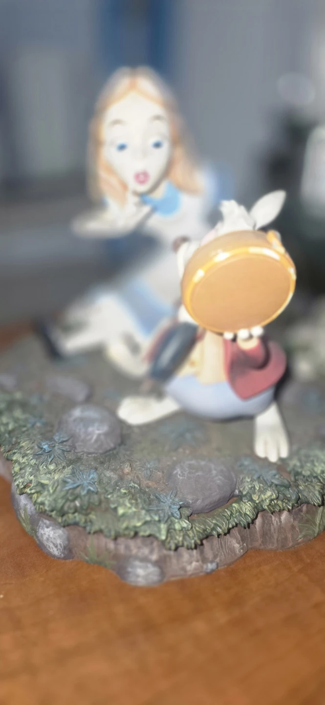 Alice in Wonderland Figurine - photo 2