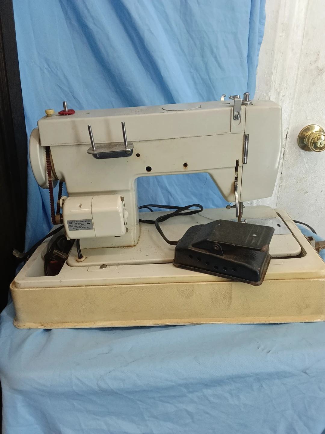 Dressmaker Sewing Machine with Matsushita Motor (parts only) - photo 2