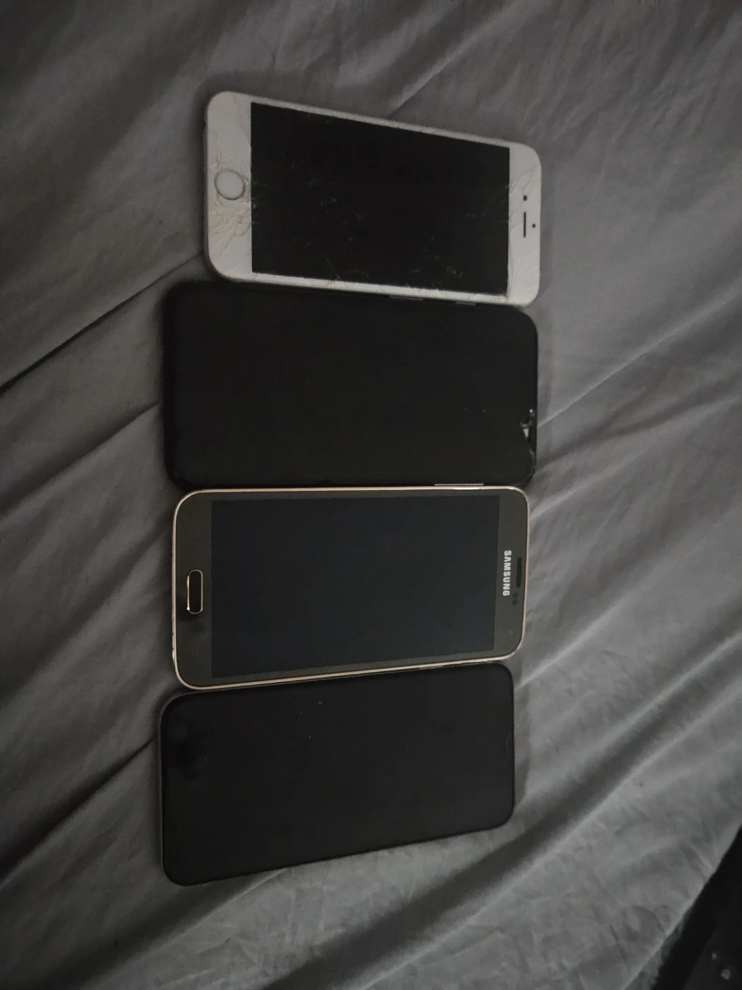 Lot of 4 Used Smartphones (iPhone & Samsung)