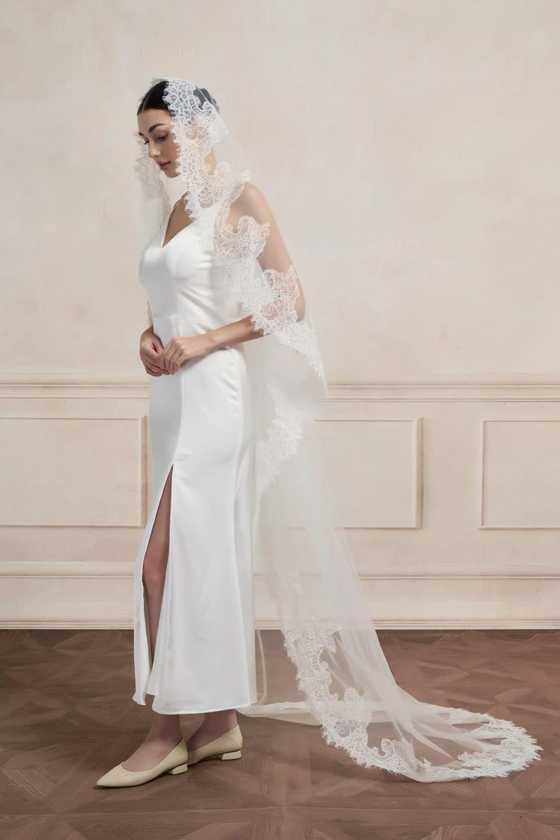 White Lace Wedding Veil - photo 2