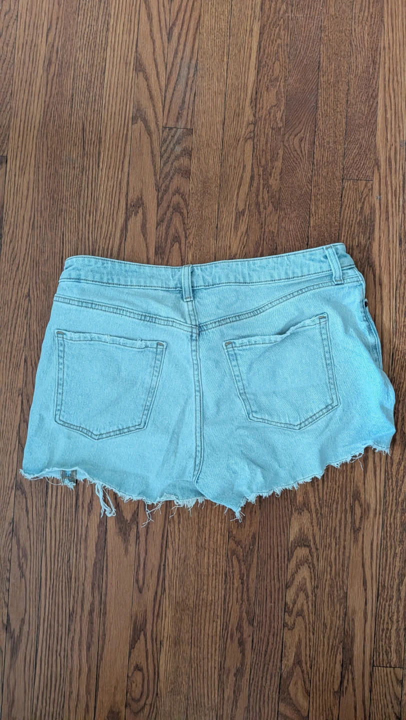 Old Navy Curvy Distressed Denim Shorts - photo 2