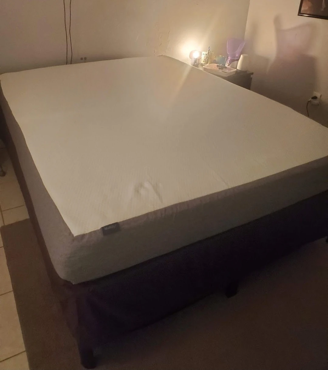 Queen Mattress and Bed Frame - photo 2