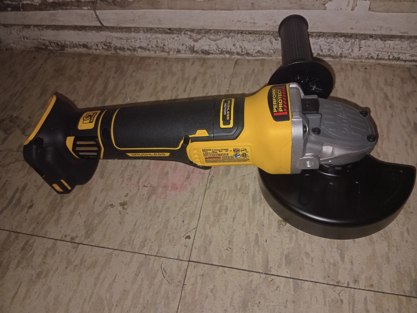 DEWALT 20V MAX XR Brushless Angle Grinder - photo 3