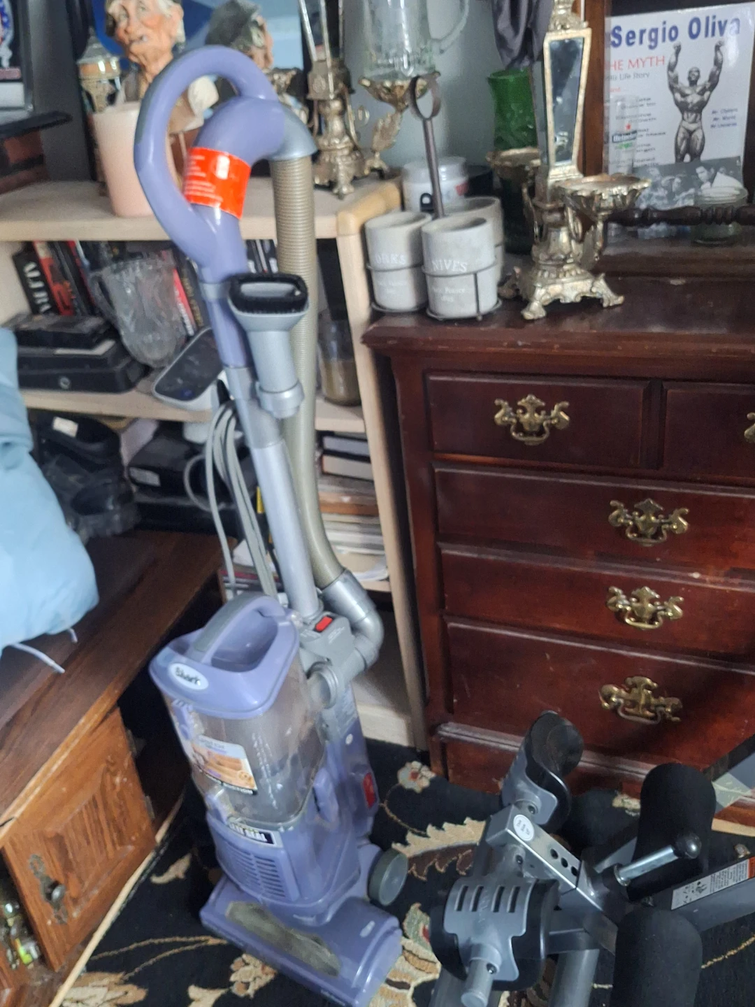 Shark Navigator Lift-Away Upright Vacuum -Excellent Condition