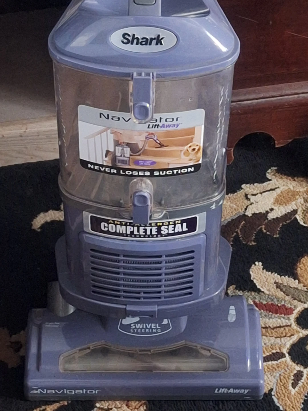 Shark Navigator Lift-Away Upright Vacuum -Excellent Condition - photo 2
