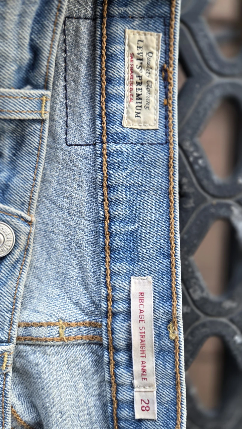 Levi's Premium Ribcage Straight Ankle Jeans Size 28 - photo 4