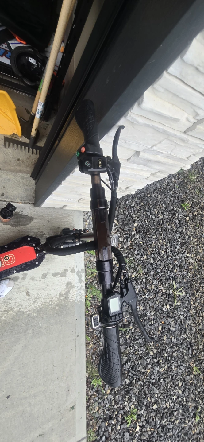 QIEWA Electric Scooter (doesn't work) - photo 2