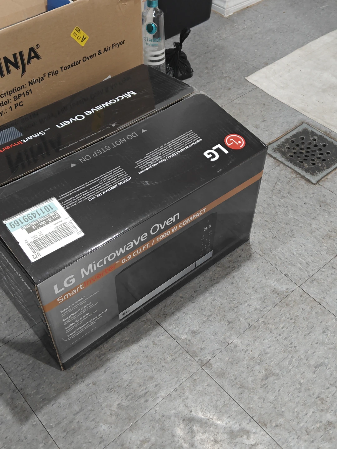 LG Microwave Oven 0.9 cu. ft. Smart Inverter - photo 2
