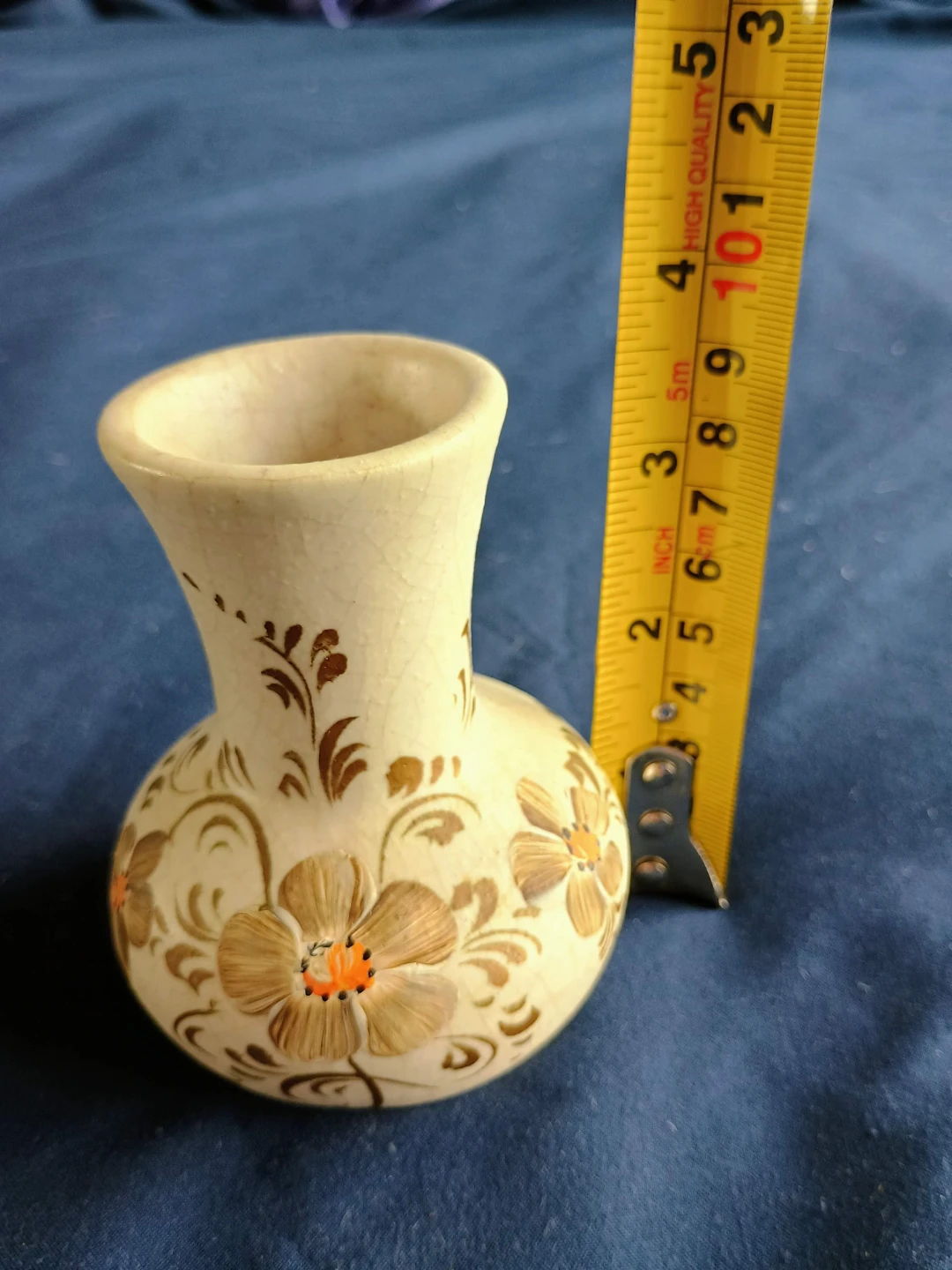 ⚽  Small Ceramic Vase with Floral Design