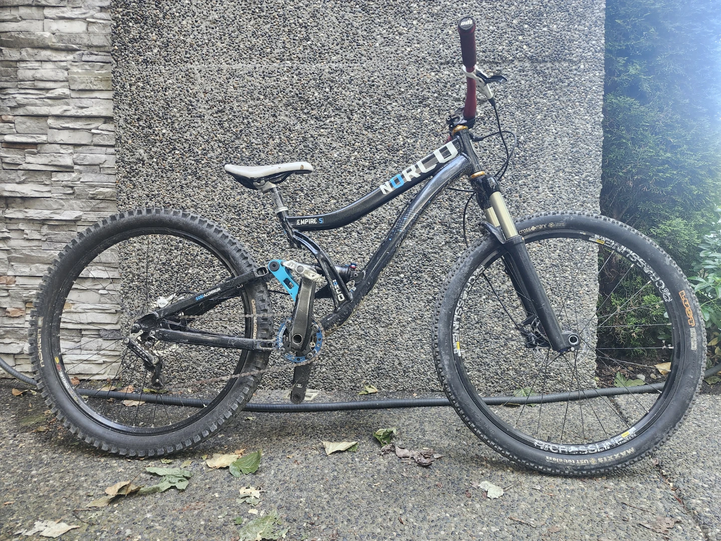 Norco Empire 5 Full Suspension Mountain Bike