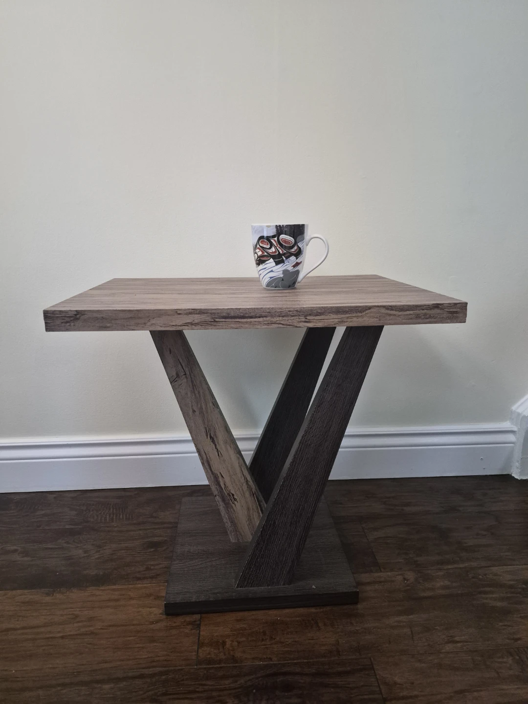 Modern V-Base Side Table - photo 2