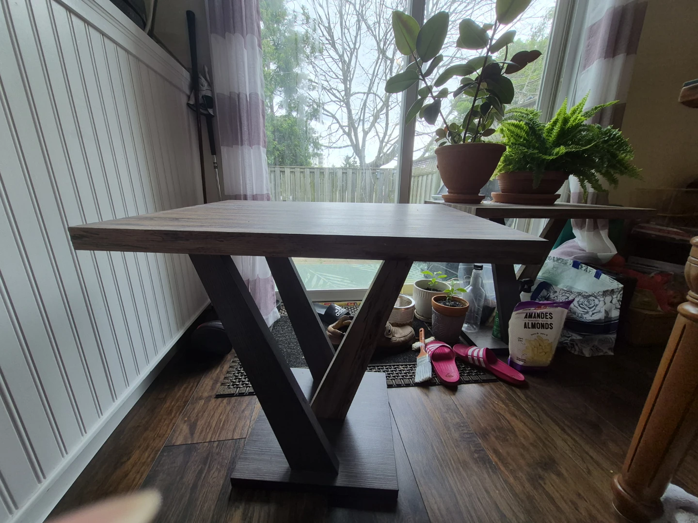 Modern V-Base Side Table - photo 3