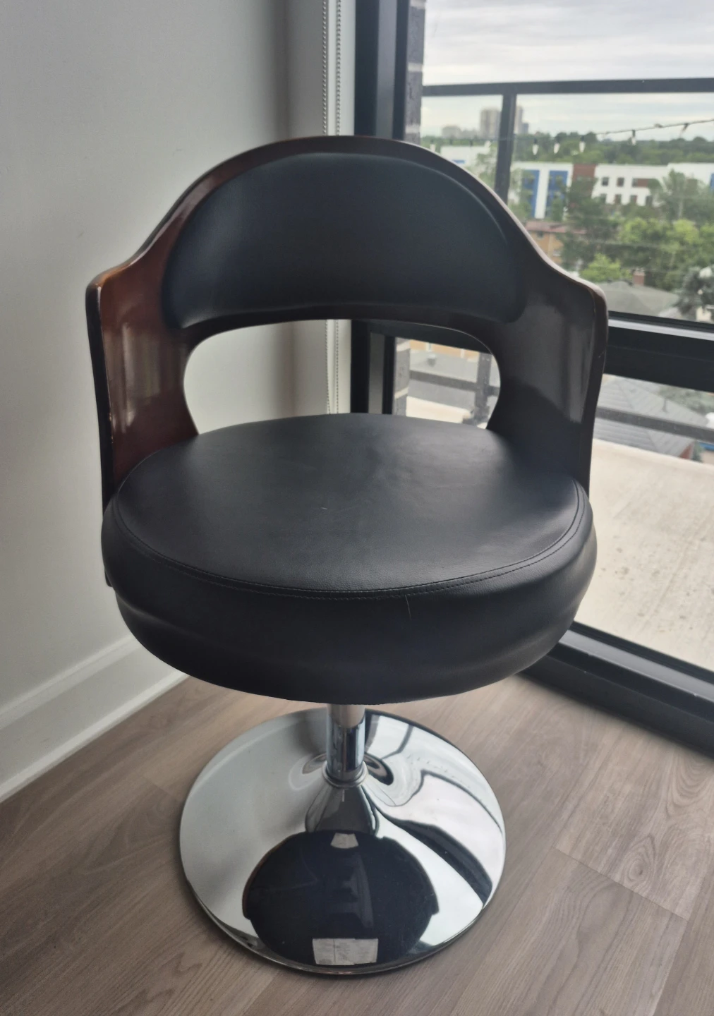 Adjustable Swivel Chair